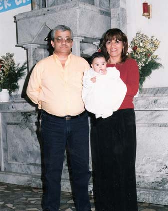 Oscar Marcos Pasan y Mercedes (Titi) Isabel Camisay en el bautismo de su primera nieta (Año 2005)