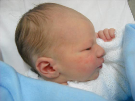 Maximo Rodrigo Duran Giordano en su primer dia de vida (27/Ene/2010)
