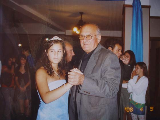 Noelia Soledad Quinteros en sus 15 años con su abuelo (Año 2008)