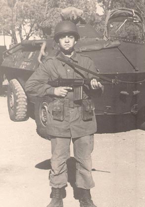 Oscar Marcos Pasan en el servicio militar (1976)